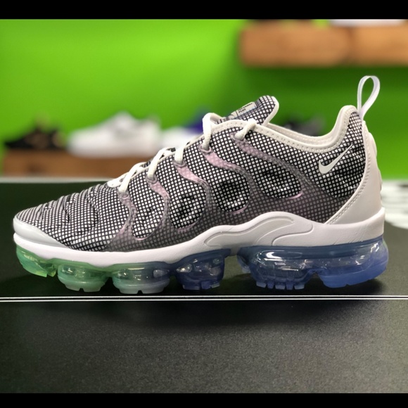 army green vapormax plus